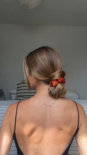 Holly Carr on Instagram: "Low bun hack ✨ I’ve seen this hairstyle so many times but always found it difficult to get my hair to bend into a bun. If yours is thick/course/or just doesn’t hold easily, try doing this plait half way down. Adding some colour with a silk scrunchie✨ Orange Scrunchie - @jacobajaneofficial Hair frangrance - @jolovesofficial Tuberose Jewllery Earrings & Pendant necklace - @avva.jewellery Thumb rings & beaded bracelets - @chlobojewellery Snake chain bracelet - @graceandkin
