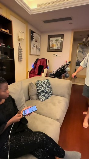 He still haven’t tell me how he got the smoke in his hands😂😂#magictrick