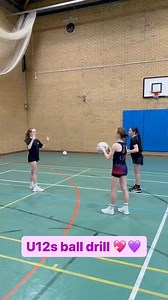 Always great to challenge the players you are working with 💖💜 Some players got the drill really quickly, others found it challenging but so it as a positive to work on 💖💜 Have fun with this one 🙌 #netball #netballlovers #netballtraining #fun #funskills #balldrill #catchandpass | Elite Netball Academy
