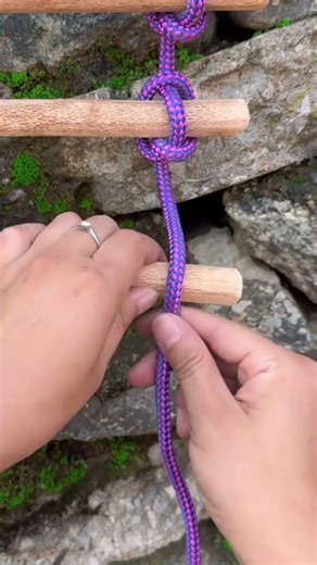 How to tie a rope knot for a ladder