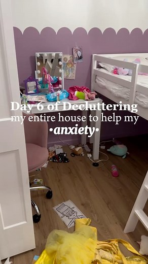 Decluttering my entire house day 6! #decluttering #satisfyingclean #clean #cleaningmotivation #declutteryourhome #cleanwithme #cleaning #declutter #declutteryourlife #minimalism | mykawise