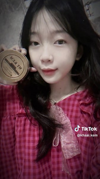 Acc bán kem và livestream cùng Flo