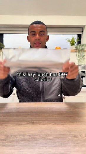 Mini Calzone - 507 calories, 61g protein. I used to eat boring meals because I thought it was the only way to lose the chonk. Although I lost a bit of timber when I restricted, the results would never last because I couldn’t stick to the diet. The best diet for you is the one you can stick to. Eating meals that are bland ends up leading to a yo-yo cycle. I’ll be putting the full ingredient list to this in my broadcast channel. For two weeks of meal ideas for breakfast, lunch, dinner and a snack,