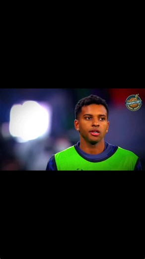 RODRYGO GOES : L'ÉCLAIR DÉCISIF ⚡️ (Musique Originale) | CHANSONFOOT1 ​O Raio : Quand la foudre frappe deux fois au même endroit. ⚡️🇧🇷 ​Découvrez l'hommage exclusif de Chansonfoot1 à Rodrygo Goes. Entre élégance brésilienne et sang-froid légendaire, ce morceau retrace le destin du prodige qui a transformé l’impossible en éternité sous le ciel du Real Madrid. ​Le silence est d'or, mais l'éclair est de blanc. ​🎵 INFOS SUR LE TITRE : ​Artiste : Chansonfoot1 ​Thème : Rodrygo / Real Madrid / Ligue