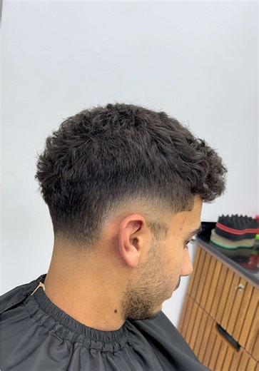 Expert Barber Techniques for a Clean Burst Taper
