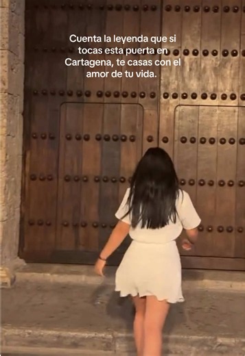 Tocar la puerta de la catedral en Cartagena: ¿te casarás con tu amor?
