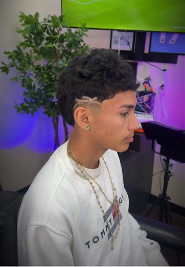 Burst Fade With Designs 💫 • Looking For A New Barber⁉️ Anaheim/Orange County Area 🌴Click The Link In My Bio To Book Your Appointment❗️ • #fy #fyp #ocbarber #anaheim #anaheimbarber @J