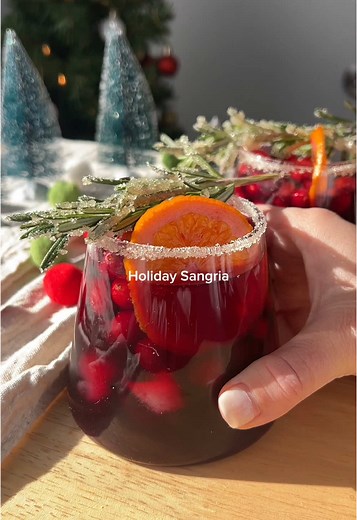 Delicious Holiday Sangria Recipe with Cranberries