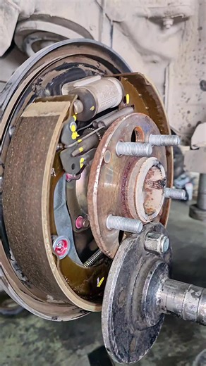 Diagnosing Rear Wheel Bearing Noise in Toyota Rush 4x4