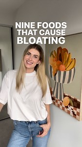 Have you ever noticed that a particular food causes you to bloat? 🤰🏼🎈 This may be due to their FODMAP content! FODMAPs or fermentable oligosaccharides, disaccharides, monosaccharides, and polyols are short chain carbohydrates that are poorly absorbed in the small intestine and are prone to absorb water and ferment in the bowel. We find FODMAPs in healthy foods like: ➡️ Onions ➡️ Garlic ➡️ Pistachios ➡️ Cashews ➡️ Lentils ➡️ Chickpeas & more! What many people aren’t told about FODMAPs or the l