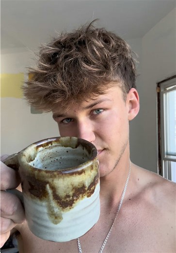 Café sabor a herrumbre y agua sabor a plomo #construction #construcción