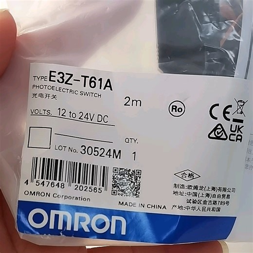 E3Z-T61A Photoelectric Sensor with Built-in Amplifier E3Z-LT61 D61 D62 D81 D82 R61 R81 T81 E3ZG-D61 L61 L81