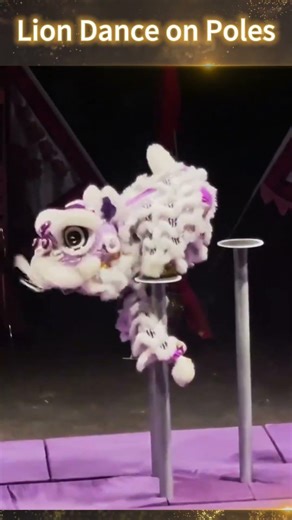 I can hardly believe there are two humans in the lion costume! | Amazing Chinese #shorts