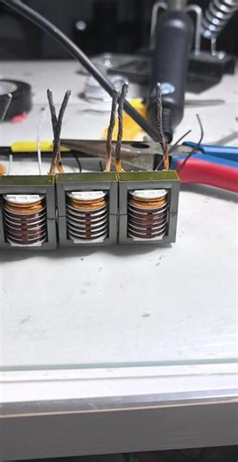准备就位下一步罐封胶。ec2834升压变压器，输入8-16v输出10-30kv，初级2.5方高温漆包线绕制，能短时间过大电流不发热不炸胶