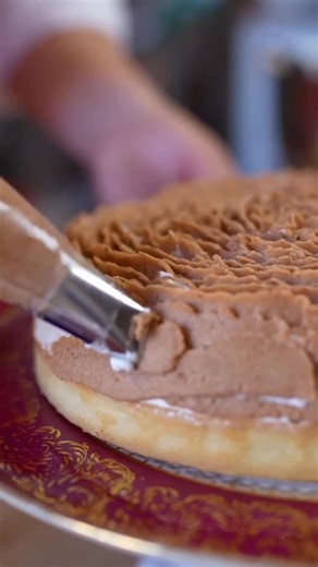 📣 BAKING TIP: How to even off the sides of your baked tart shells! Learn how to make Torche aux Marrons and get even more nifty baking tips like this one in “A Very French Christmas” holiday recipe bundle! 🎄🎁 Comment “TIPS” below and I will send you the link to learn more! 🎅🏻 Happy holiday baking!!! ✨ #christmasrecipe #christmasrecipes #holidaybaking #christmasbakinghasbegun #frenchpastry #bakingseason #pastryclass #holidayrecipes | Molly J. Wilk