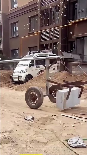 Construction Site's "Mobile Mover": Wheelbarrow-like Tool Transports Stone Blocks Efficiently!