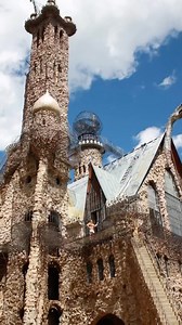 The Bishop Castle in Rye, Colorado is a 160-foot architectural wonder, single-handedly built by Jim Bishop over 50 years. Starting in 1969, what began as a modest structure inspired by local rocks, has evolved into a breathtaking edifice with intricate towers, a grand ballroom, and a unique fire-breathing dragon made from hospital trays. You can catch more stories like this one inside the pages of our new book, Level Up! . . . #Ripleys #BION #RipleysBION #WeirdHistory #History #WeirdNews #LevelU