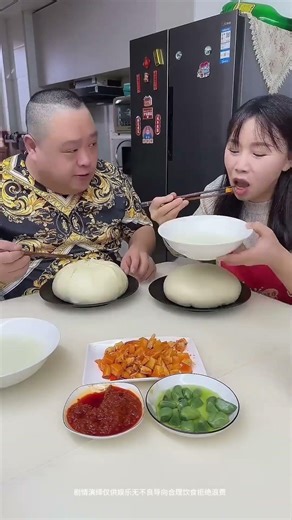 Chồng nghịch ngợm giả vờ bánh bao lớn, bị lừa khóc nức nở