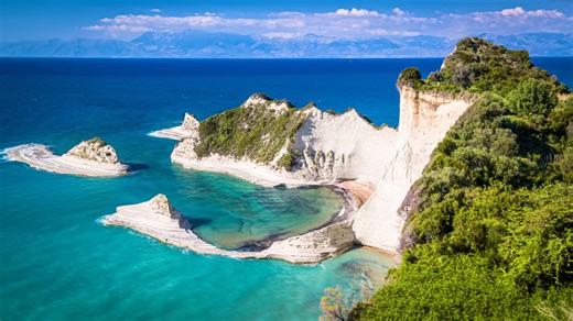 Hidden gems and iconic spots in the Greek Islands