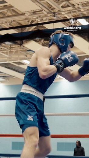 Another W for Alfie Lewis! 🏴󠁧󠁢󠁷󠁬󠁳󠁿👏 Alfie Lewis of Mold ABC took on Max Pickering of England, this Saturday 🥊 It was an outstanding performance from Alfie winning in a 61kg Youth bout, well done to both boxers 🥊 #NationalLottery #WelshBoxing #boxing #BoxingWales #AmateurBoxing #Boxing | Welsh Boxing