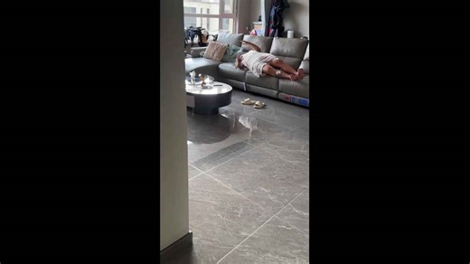 Man struggles with activation of physiotherapy device in Jilin, China