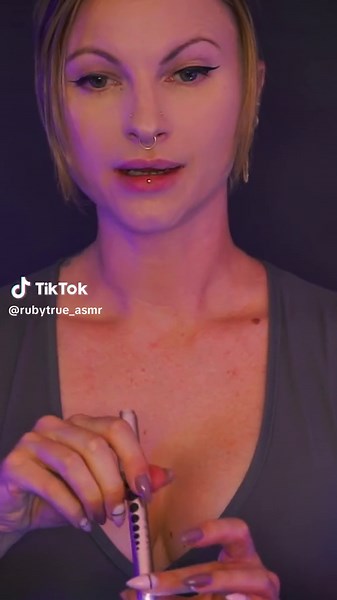 Follow the light! this will help you relax 🥰 #asmrlighttriggers #asmrmedical #asmrforsleep #sleepsounds #softspokenasmr