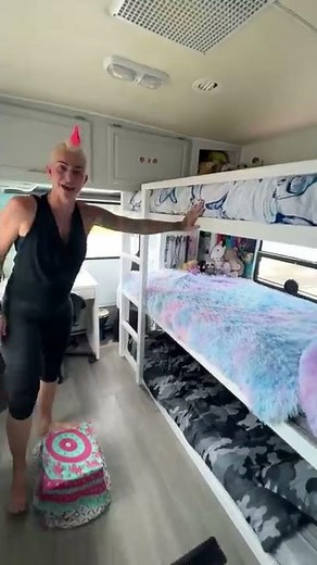 TRIPLE BUNK BED REVEAL the kids are OBSESSED! #familytravel #nomad