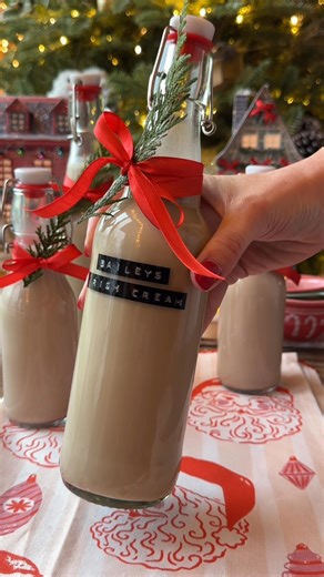 This Homemade Baileys Irish Cream is rich, sweet, absolutely delicious and perfect for a DIY holiday gift that comes together in just a few minutes! Add it to your favorite cocktails, or add a splash into your coffee for a boozy kick. | Crowded Kitchen