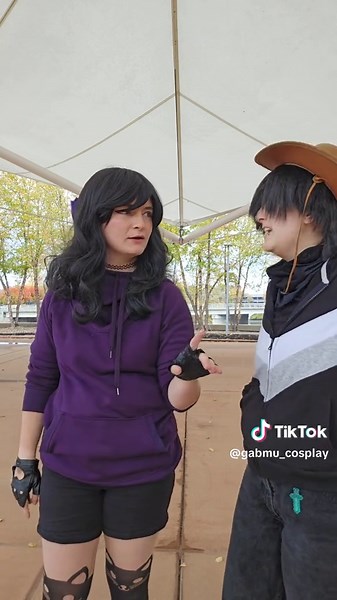 Zane Reacts to Garreth Eating Cupcakes