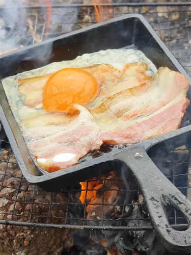 Outdoor Cooking: Bacon and Egg Recipe Over Campfire