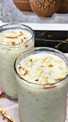 Banana Milkshake Recipe #milkshake #bananashake #banana #shorts