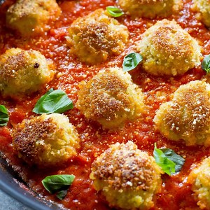756K views · 271 reactions | These Chicken Parmesan Meatballs are an Italian dinner that's ready in no time at all. Seasoned meatballs with Panko crumbs for that crunch you crave when you eat Chicken Parmesan. FULL RECIPE: https://www.the-girl-who-ate-everything.com/chicken-parmesan-meatballs/ | The Girl Who Ate Everything | Facebook
