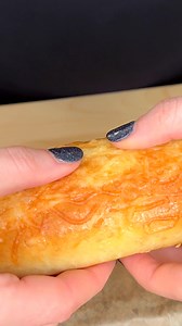 Szuper sajtos kifli házilag! Recept: https://receptneked.hu/nagyi-receptjei/sajtos-kifli-11/ | Receptneked