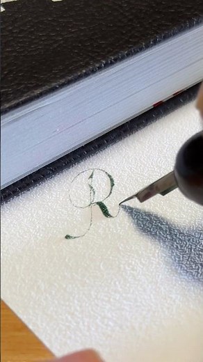 I show you how to draw the perfect letter R. #art #calligraphy #handwriting #satisfying