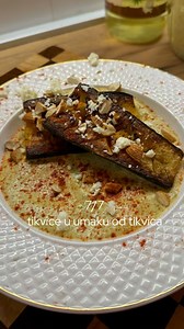 Katarina on Instagram: "Tikvice u umaku od tikvica Sastojci: 1 velika tikvica 1 kašika kajmaka šakica badema 50 ml maslinovog ulja sok jednog limuna feta sir za posipanje Priprema: Tikvicu prerežite na četiri dijela, svaki dio malo zarežite i premažite maslinovim uljem pomiješanim sa crvenom paprikom. Pecite na vrućoj tavi kratko sa svakih strana. Nakon toga polovinu tikvica stavite u blender, dodajte bademe, kajmak, maslinovo ulje te malo soli i sve izblendajte. U tanjur stavljajte umak, te na 