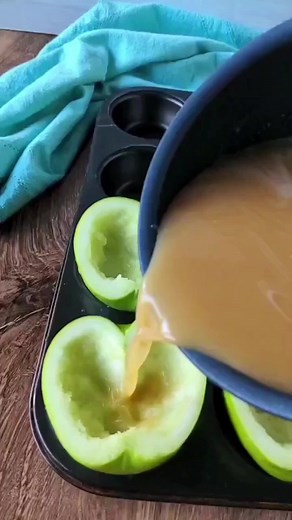 Caramel Apple Jello Shots 🍏🍏 (good with or without alcohol!) | Persnickety Plates