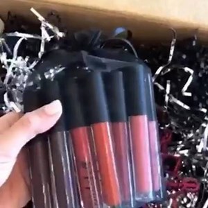 BOMBSHELLS 12 DAYS OF CHRISTMAS HAS STARTED!🎄 All single items are $5! •It’s also giveaway time• we will be giving away some of our lip glosses!😍 Tag someone who needs something extra from Santa this year! Tag as many as you would like! We will pick 12 winners for our 12 days of Christmas! Whitney Rife #12daysofchristmas #beabombshellcosmetics #christmas #bombshell #lipgloss | Be A Bombshell Cosmetics