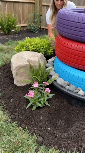 DIY Tire Fountain & Garden Makeover ⛲️🌺​#DIYGarden #UpcyclingIdeas #TireFountain #fbreels #shorts