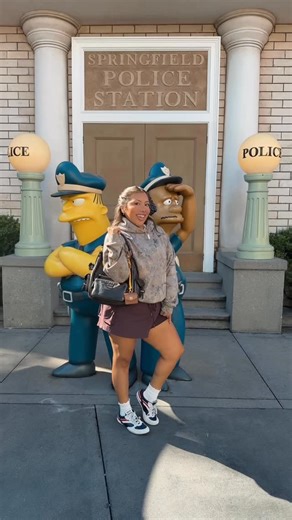 ROCIO.ROSES on Instagram: "Body in Springfield, heart in Chicago 💃🏽💙🌆🤭✨ • • • #trend #chicago #viralreels❤️ #chicagoland #universalstudios"