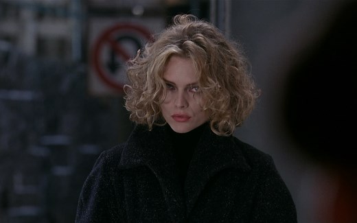 [CC字幕]蝙蝠侠归来 Batman Returns (1992) 女子被丈夫推下楼