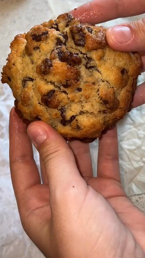 23K views · 510 reactions | What’s on the Menu Levain Cookies #foodie#fyp#WhatsOnTheMenu#GrubhubPartner#ad Grubhub | Karissa Eats Food | Facebook