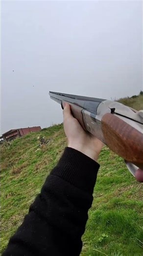 Crushing clay pairs #claypigeonshooting #hullcartridge #12g #countrysports