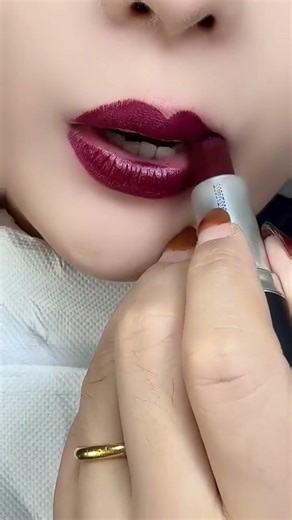 💄 Deep Wine Velvet Lips | Bold & Seductive Lip Look