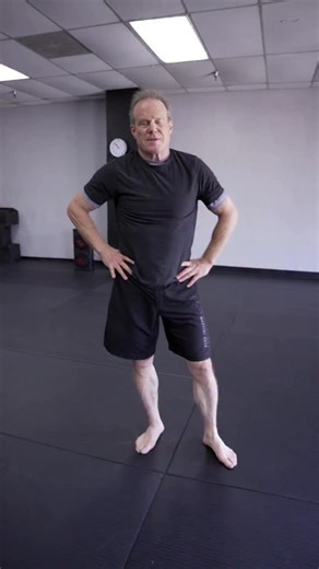 I’ve actually used this move in real life more times than I can count. The shoulder roll isn’t just for the mat — it’s one of the most practical techniques you can learn for self-defense. It’s saved me on the street, on the mats, and even from a bike crash in Costa Rica. If you train it right, it can save you too. #martialarts #selfdefense #bjj #jiujitsu #shoulderroll | Dave Kovar