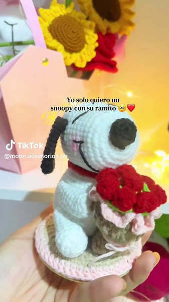 Snoopy con ramito el más lindo de todos!✨✨ #snoopylover #crochetideas #crochetinspo #amigurumis #iquitos_peru🌴🌴♥️♥️♥️♥️
