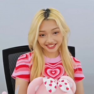 1K views · 45 reactions | she’s live, but she has a severe case of ✨️ SERVING FACE SYNDROME ✨️ . . [ cr. Gehlauv (x) ] #UNIS #GEHLEEDANGCA #KPOP #유니스 #EVERAFTER #젤리당카 #UNI_STORY #GEHLEE #EVTERS #GEHLEEEFFECT NO COPYRIGHT INFRINGEMENT INTENDED. ATTACHED MUSIC: ALL CREDITS GO TO THE RIGHTFUL OWNERS. ⚠️ | live laugh love gehlee | Facebook