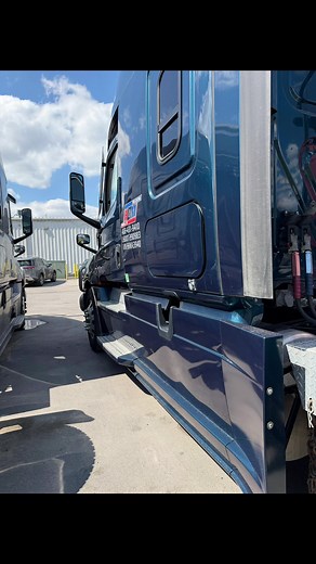 2025 Freightliner Cascadia: A Stunning Truck Review