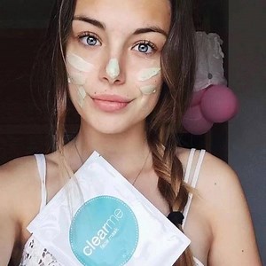 Real girls, real skin problems - a real solution󾭟 Using my 100% natural properties including Neem, Fuller Earth and Zinc I will: 󾁎 Help fade acne scars 󾁎 Calm inflamed, red, sore pimples 󾁎 Reduce excess oil blocking pores Make me your bathroom essential now ✨www.clearmeskin.com #clearmeskin | ClearMe Skin
