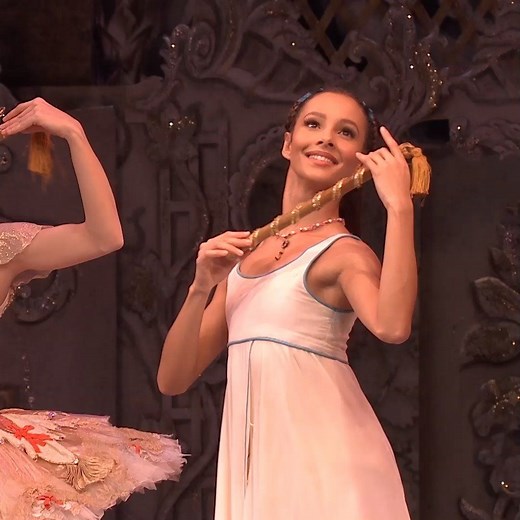 🤩 The Royal Ballet's Francesca Hayward performs the wonderful Dance of the Mirlitons from The Nutcracker This brilliantly festive ballet is in cinemas around the world from 17 December 🎄 🎥 www.ro.house/NutcrackerFB | Royal Ballet And Opera