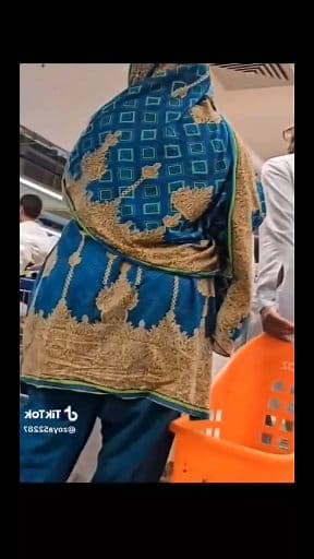 Market aunty hot back | Hot View